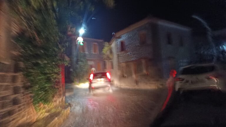 image Διαδοχικα κύματα έντονης βροχόπτωσης χτυπάνε την Λήμνο. Κοντιάς, Θέρμα και Θάνος δοκιμάζονται(Βίντεο).