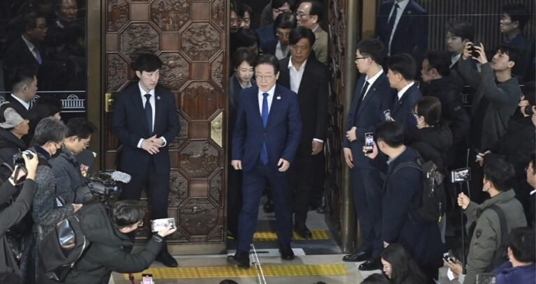 image Κρίση στη Νότια Κορέα: Ελληνίδα, κάτοικος Σεούλ, μιλά για κίνηση απελπισίας του προέδρου