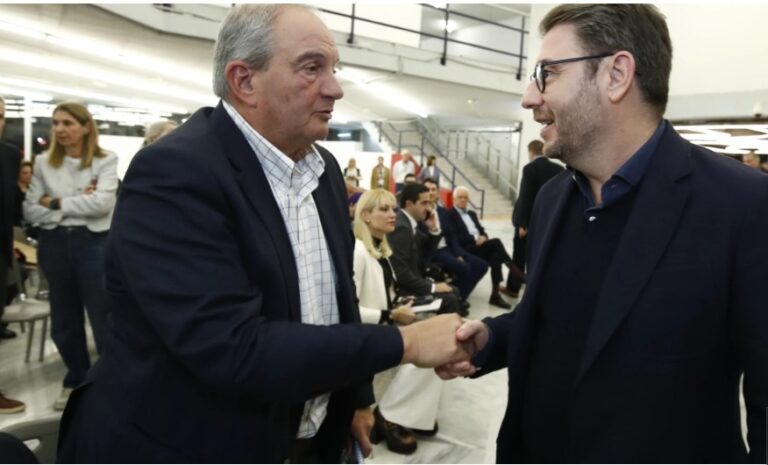 image Το μπάσκετ τους έφερε κοντά: Καραμανλής, Ανδρουλάκης, Λοβέρδος στο βιβλίο για τον Γιάννη Ιωαννίδη