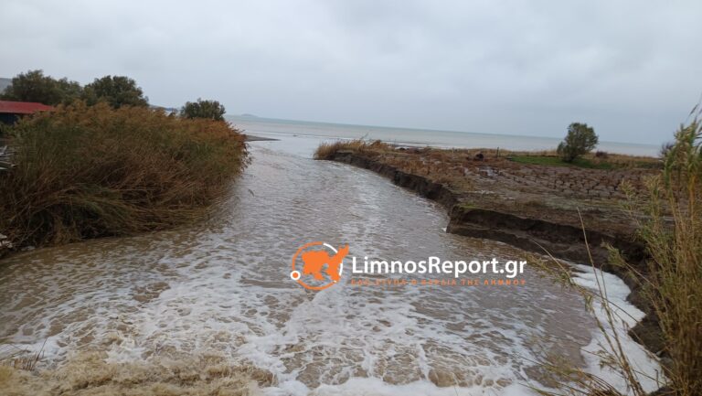 image Υπερχείλισε και ο χείμαρρος στην παραλία Εβγάτη.(Βίντεο)