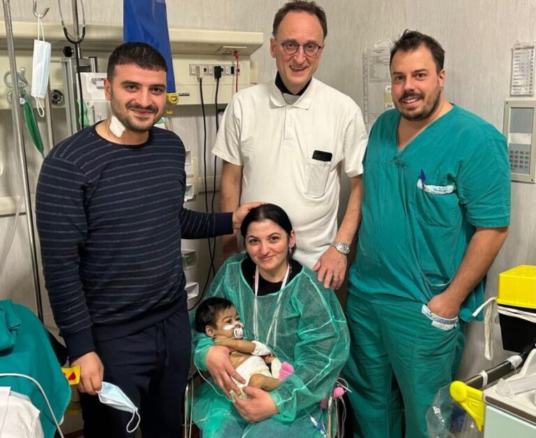 image Μεταμόσχευση ήπατος με δότη πατέρα και λήπτρια την 11 μηνών κόρη του