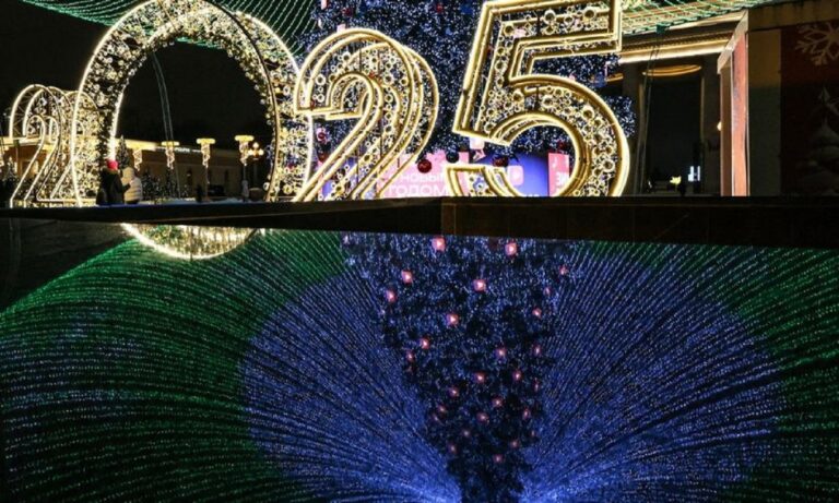 image Ευτυχισμένο το νέο έτος 2025 ΖΩΝΤΑΝΑ: Αρχίζει η αντίστροφη μέτρηση για τα μεσάνυχτα. Ιαπωνία, Αυστραλία, Χονγκ Κονγκ, Σιγκαπούρη καλωσορίζουν το 2025