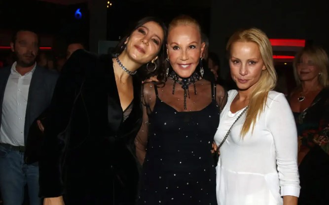 image Η Αίθρα Λυκουρέζου έκανε αγωγή στη Μάρθα Κουτουμάνου – Στα «μαχαίρια» οι κόρες της Ζωής Λάσκαρη