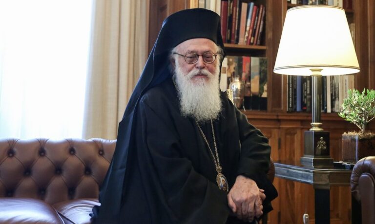 image Αρχιεπίσκοπος Αναστάσιος: Ο χαρισματικός ιεραπόστολος που ανέστησε την Εκκλησία της Αλβανίας