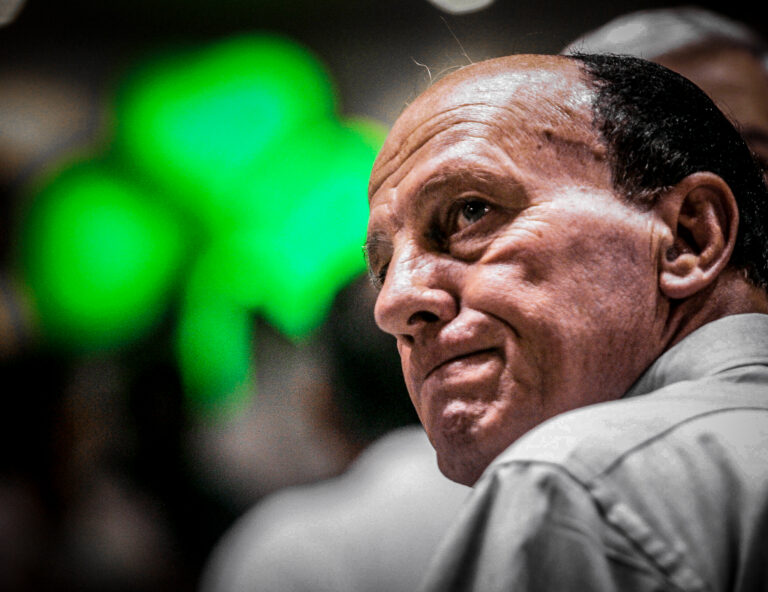 image Μίμης Δομάζος: Από τις αλάνες των Αμπελοκήπων στο Γουέμπλεϊ – Ο «μύθος» του εμβληματικού «Στρατηγού»(Σπάνιο υλικό)