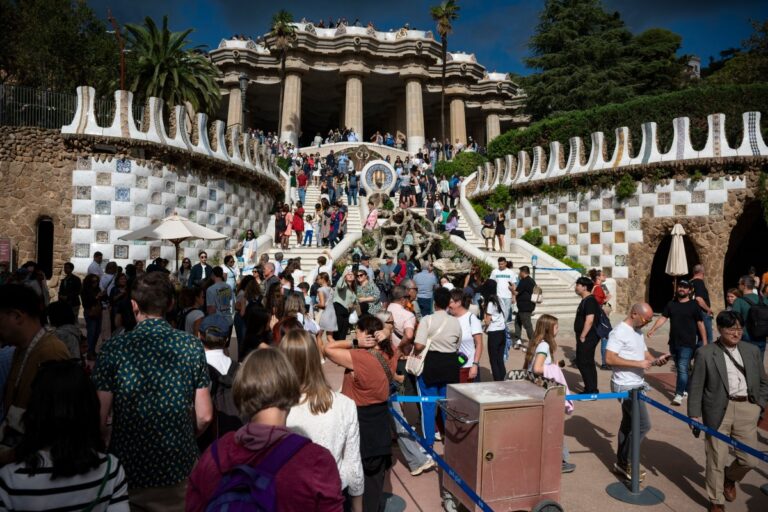 image Ρεκόρ τουριστικών αφίξεων στην Ισπανία το 2024: Έφτασαν τα 94 εκατομμύρια οι ξένοι επισκέπτες