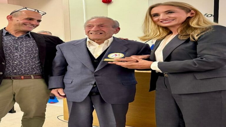image Βραβεύτηκε 94χρόνος Μαραθωνοδρόμος Στέλιος Πρασάς.