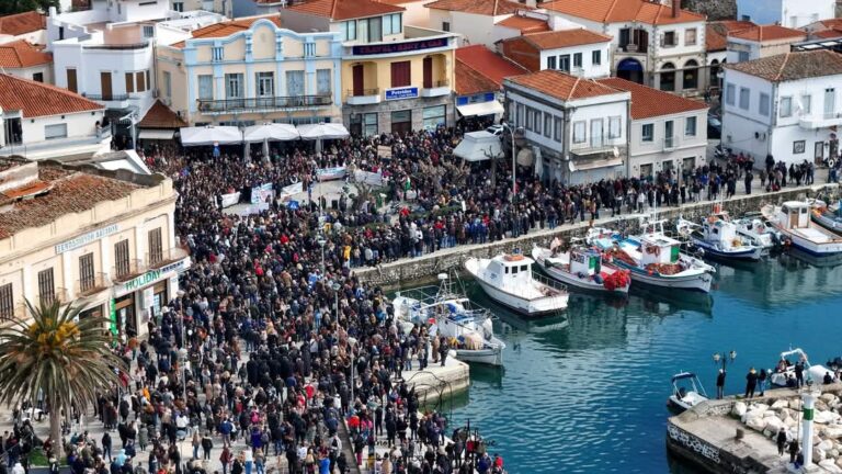 image Τρία χρόνια από την τραγωδία στα Τέμπη: Συλλαλητήρια σε όλη τη χώρα /Λιμάνι Μύρινας 12:00.