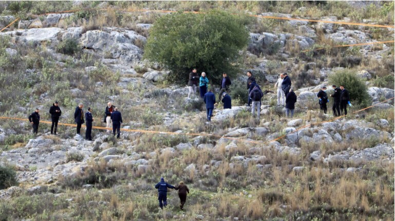 image Βασίλης Καλογήρου: Επιμένουν στην εκδοχή της αρπαγής οι γονείς του – Δεν βλέπουν ως πιθανό σενάριο τη δολοφονία οι Αρχές