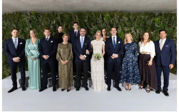 image Νικόλαος Ντε Γκρες -Χρυσή Βαρδινογιάννη: Οι πρώτες φωτογραφίες από τον γάμο τους μέσα από την εκκλησία