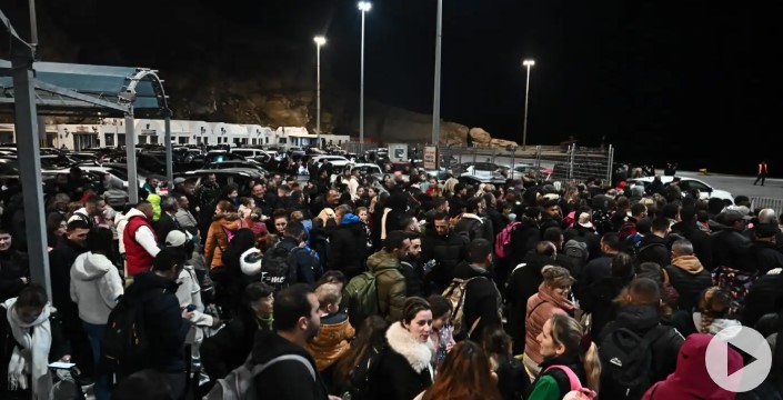 image Σεισμοί στη Σαντορίνη: Το αδιαχώρητο στο λιμάνι – Νέος σεισμός 5,0 τα ξημερώματα
