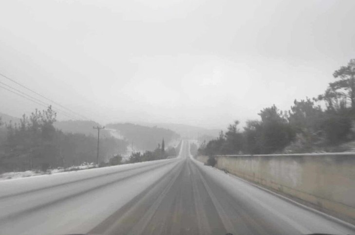 image Χιονίζει στη μισή Λέσβο