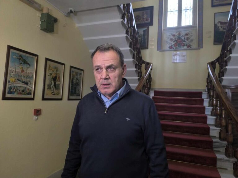 image Λέσβος: Τι είπε ο υπουργός Μετανάστευσης για τις δομές σε Μαυροβούνι και Βάστρια – Αντιδράσεις (βίντεο)