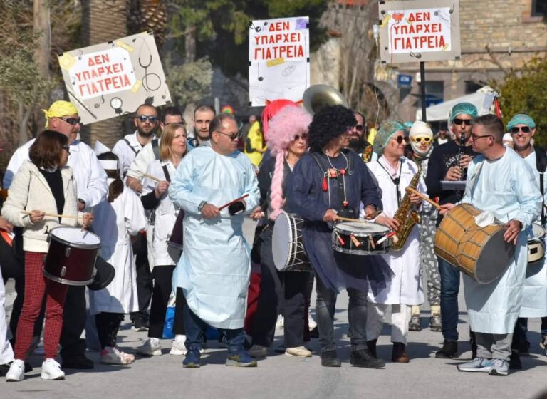 image Σε ρυθμούς καρναβαλιού χόρεψαν στο Μούδρο! Δεκάδες καρναβαλιστές στους δρόμους.(φωτο)