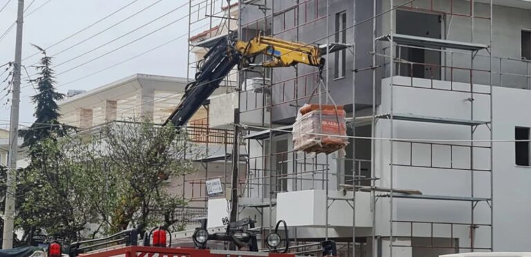 image Νεκρός 28χρονος μετά από εργατικό ατύχημα στη Βούλα – Γερανός ακούμπησε σε ηλεκτροφόρα καλώδια