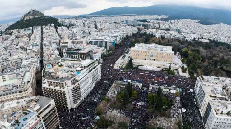 image Πάνω από 500.000 συμμετείχαν στη μεγαλειώδη διαδήλωση στο Σύνταγμα – 73 συλλήψεις