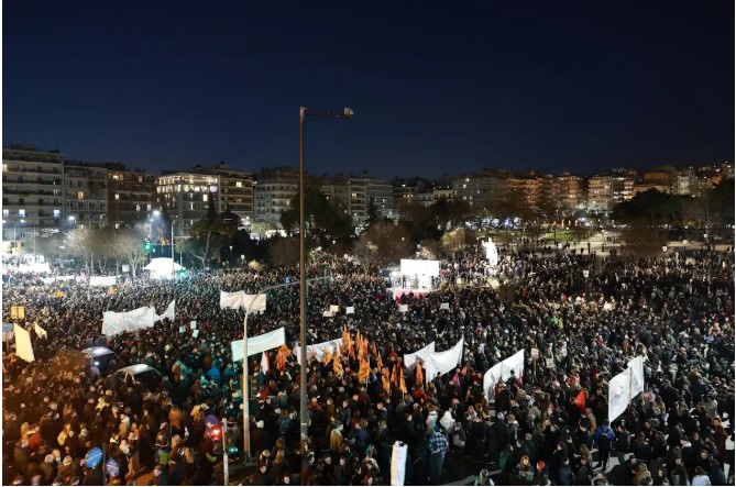 image Τέμπη: Χιλιάδες πολίτες σε Ναύπλιο, Πάτρα, Λάρισα στο νέο συλλαλητήριο για τα 57 θύματα