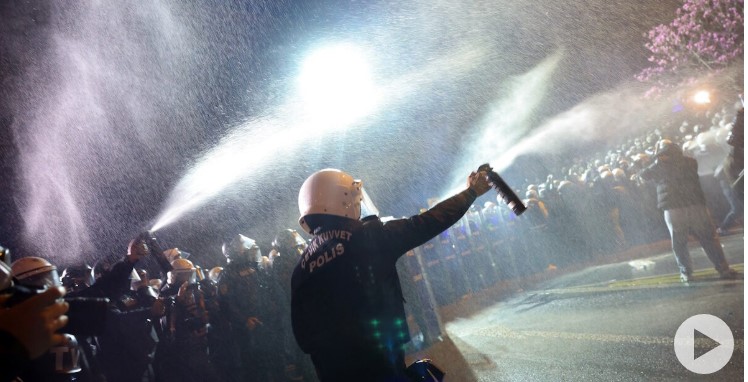 image Εκρέμ Ιμάμογλου: Ο δήμαρχος της Κωνσταντινούπολης έφτασε στο δικαστήριο για να παρουσιαστεί ενώπιον του εισαγγελέα