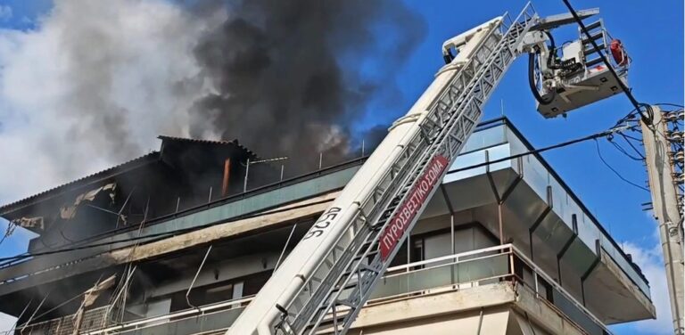 image Μεγάλη φωτιά σε διαμέρισμα στο Χαϊδάρι – Αποκλεισμένοι άνθρωποι στην ταράτσα