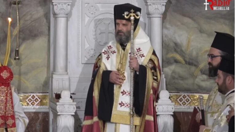 image Αλβανία: Ενθρονίστηκε ο νέος Αρχιεπίσκοπος Τιράνων Ιωάννης – Του φώναξαν «άξιος»