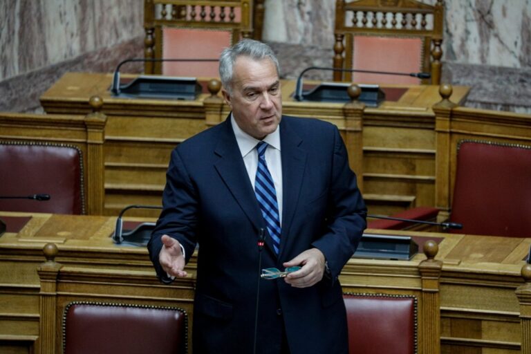 image Βουλή: Αποσύρθηκε διάταξη για την παράταση προθεσμιών για χορήγηση άδειας διαμονής σε μετανάστες