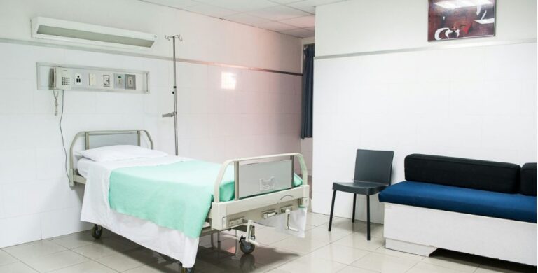 image Λάρισα: Παραμένει διασωληνωμένος στη ΜΕΘ ο 9χρόνος που πνίγηκε από πορτοκάλι.