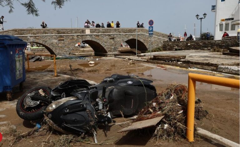 image Μύκονος και Πάρος μετρούν τις πληγές τους – Σε κατάσταση έκτακτης ανάγκης τα δύο νησιά