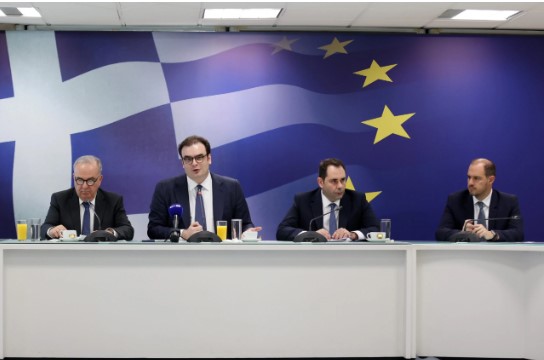 image Η εξειδίκευση των μέτρων: Πώς θα λάβουν 250 ευρώ οι συνταξιούχοι και 800 ευρώ oι ενοικιαστές