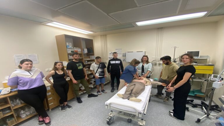 image Oι σπουδαστές-διασώστες  της Σ.Α.Ε.Κ. Λήμνου  ξεναγήθηκαν στους χώρους των Επειγόντων του Γ.Ν.Κ.Υ.