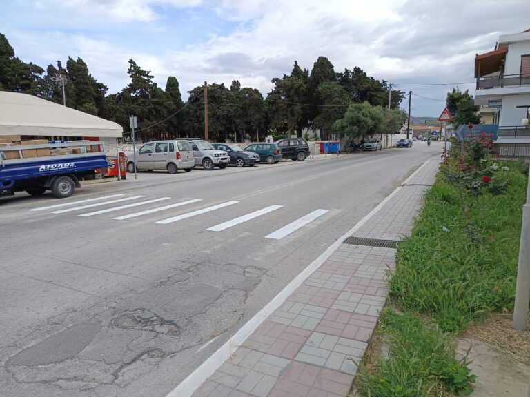 image Φρεσκάρισμα διαγραμμίσεων στις διαβάσεις πεζών στην Λ. Δημοκρατίας και διακοπή κυκλοφορίας έως 13:00.