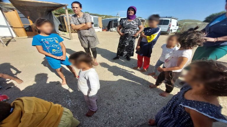 image Κέντρο Κοινότητας Δήμου Λήμνου: Διανομή τροφίμων και ειδών πρώτης ανάγκης στην  κοινότητα Ρομά