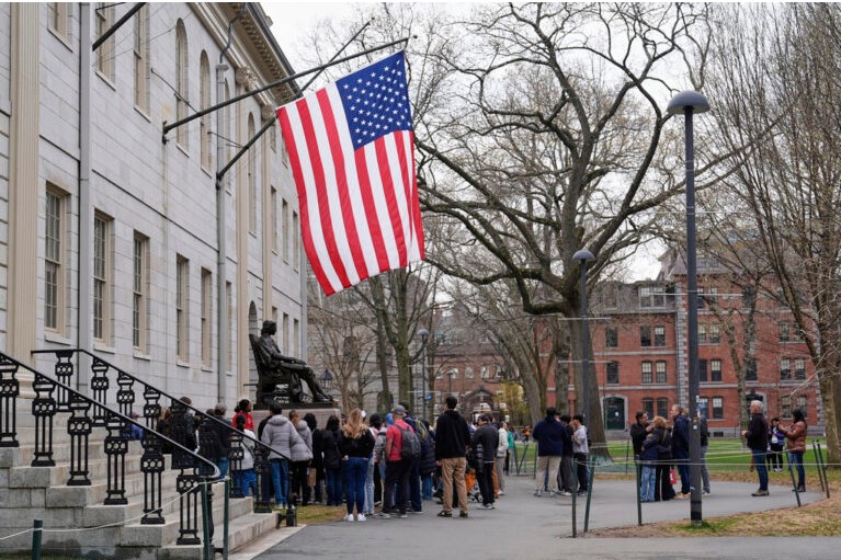 image To Χάρβαρντ επεκτείνει τη μήνυσή του κατά της κυβέρνησης Τραμπ – Νέα περικοπή 450 εκατ. δολαρίων σε επιχορηγήσεις
