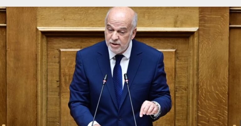 image Βουλή: Σφοδρή σύγκρουση Φλωρίδη – Βελόπουλου για το πόρισμα Καρώνη του ΕΜΠ για τα Τέμπη