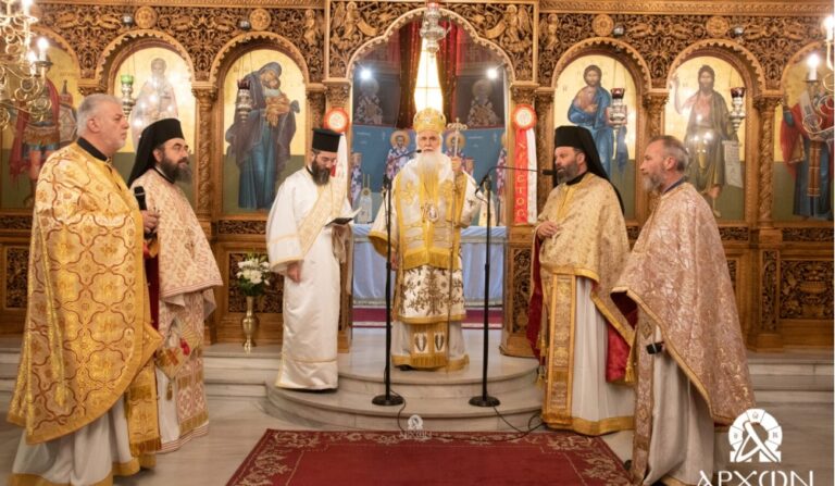 image Ο Σεβασμιώτατος Μητροπολίτης Λήμνου κ. Ιερόθεος  στο Περιστέρι όπου φιλοξενείται η θαυματουργή εικόνα της Παναγίας της Ρούσσας.