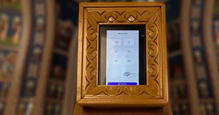 image Τοποθετήθηκε το πρώτο POS σε παγκάρι εκκλησίας! – Ετοιμάζουν και την τράπεζα! – Δείτε βίντεο