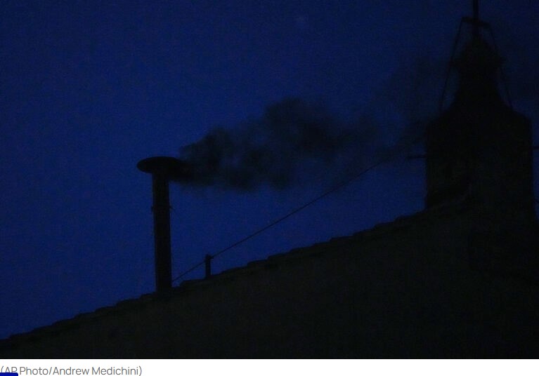 image Άκαρπη η πρώτη ψηφοφορία για την εκλογή νέου Πάπα – Μαύρος καπνός στην Καπέλα Σιστίνα, τι έπεται