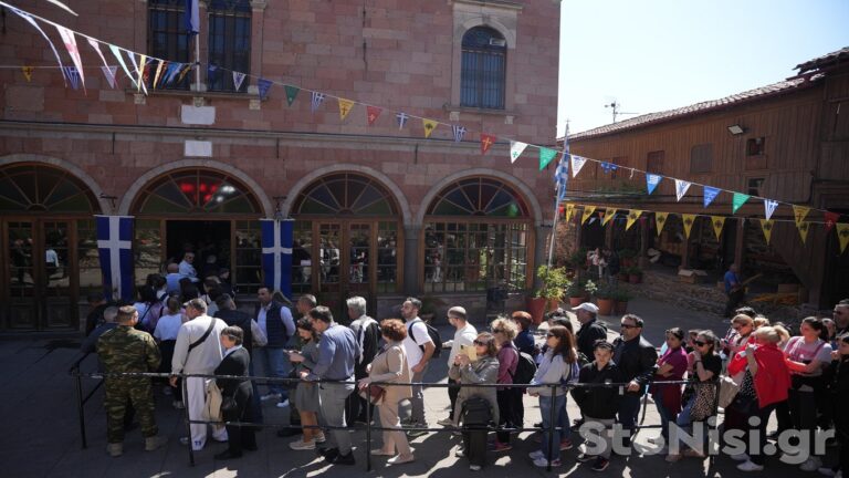 image Ποτάμι πίστης στον Ταξιάρχη Μανταμάδου