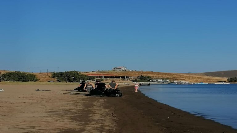 image Oι “Κεχαγίαδες” καθάρισαν την παραλία στο Διαπόρι!