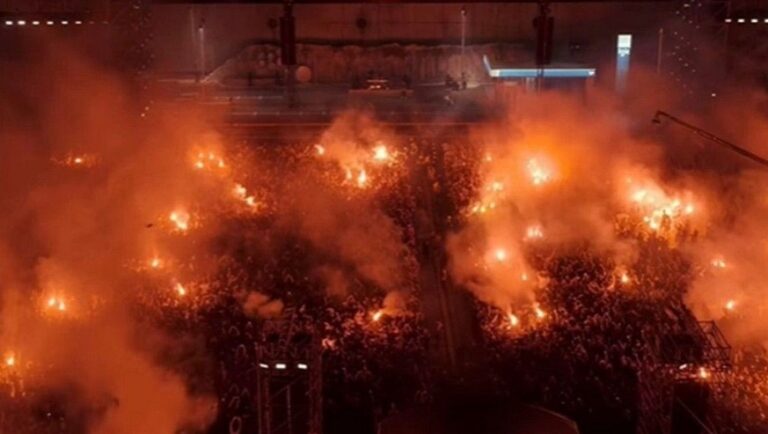 image Περισσότεροι από 60.000 στη συναυλία του Λεξ στο ΟΑΚΑ – Η συγκινητική στιγμή με την Χαρούλα Αλεξίου