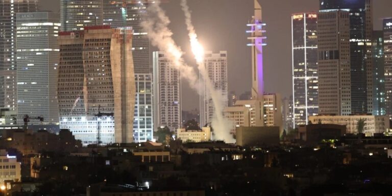 image Μπαράζ πυραυλικών επιθέσεων από το Ιράν – Οκτώ νεκροί, πάνω από 200 τραυματίες και αγνοούμενοι στο Ισραήλ