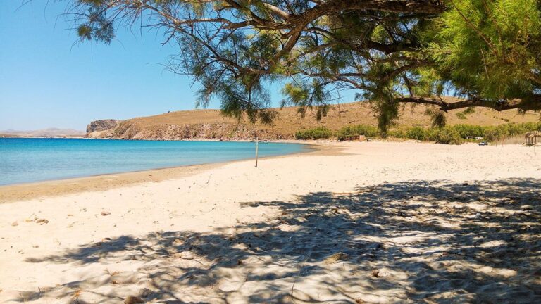 image Λήμνος: 10 παραλίες για φίλημα!