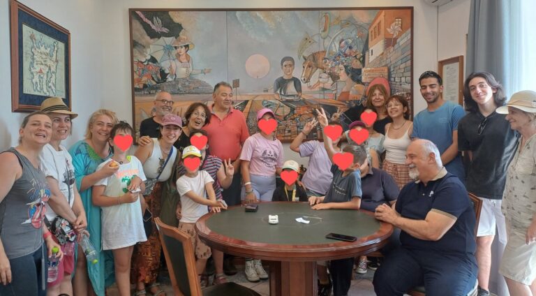 image Επίσκεψη του θερινού σχολείου του φορέα “Πολύγλωττη Πόλις” στο Δημαρχείο.