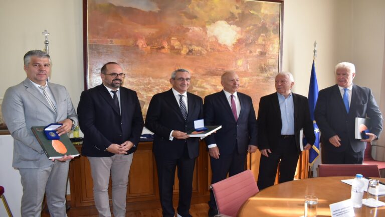 image Με οικοδεσπότη τον Περιφερειάρχη Βορείου Αιγαίου  Κωνσταντίνο Μουτζούρη υπεγράφη  η Διακήρυξη της Κέρκυρας  στο Πλωμάρι.