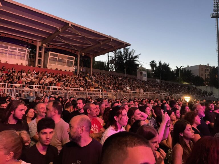 image Χαμός στη Συναυλία των Πυξ Λαξ στην Μυτιλήνη.