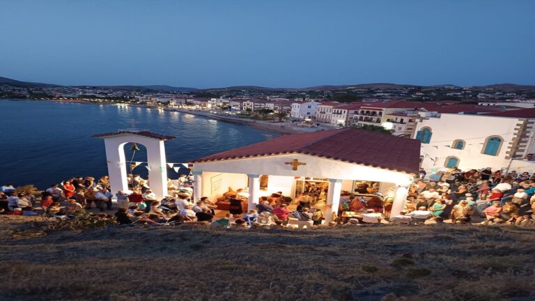 image Με κατάνυξη και πλήθος πιστών ο Μέγας Εσπερινός , στο πολυφωτογραφημένο παρεκκλήσι της Αγίας Παρασκευής στην Μύρινα .(Βίντεο+φωτο)