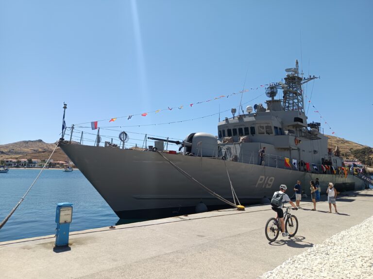 image Η Κανονιοφόρος «ΝΑΥΜΑΧΟΣ » στη Λήμνο  για τη Ναυτική Εβδομάδα. (Βίντεο)