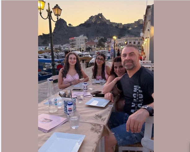 image Krazy Kon ο διεθνούς φήμης Λημνιός μουσικός παραγωγός στην Λήμνο για διακοπές.