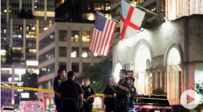 image Μακελειό σε ουρανοξύστη στο Μανχάταν: Αστυνομικός πατέρας δύο παιδιών ανάμεσά στους νεκρούς – Έγκυος η σύζυγός του