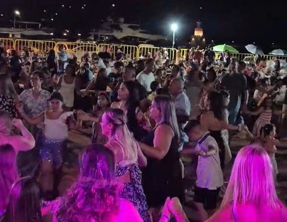 image Ο Σύλλογος Θεσσαλών και Φίλων αυτών στη Λήμνο, κέρδισε τις εντυπώσεις με το Πανηγύρι στο λιμάνι της Μύρινας(Βίντεο).