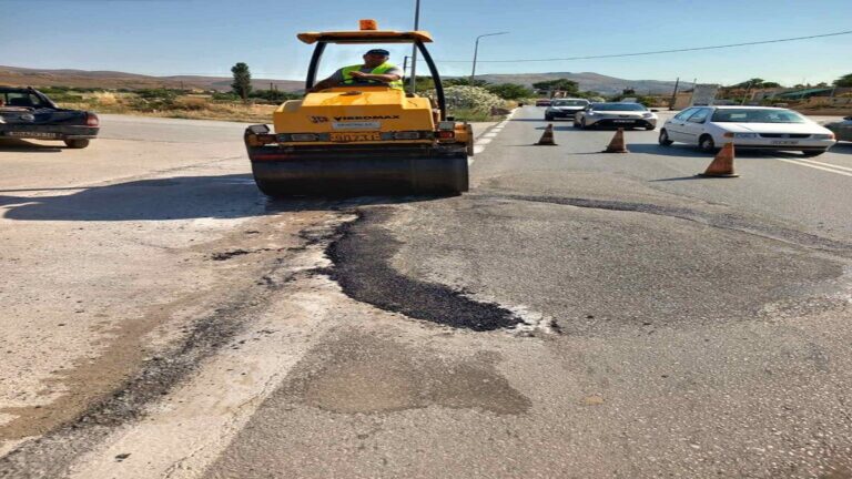 image Έκλεισαν οι λακκούβες στον επαρχιακό Μύρινας-Θέρμων. Διαγραμμίσεις για την ασφάλεια των μετακινήσεων.